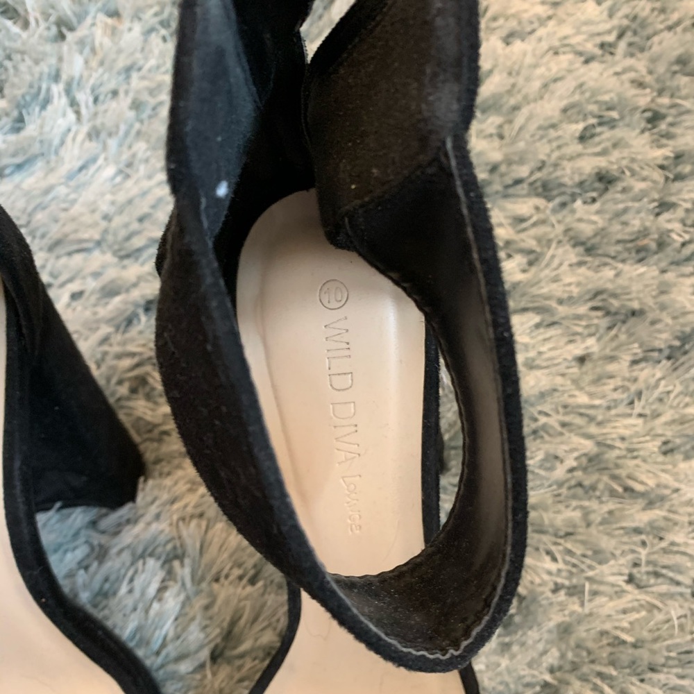 Black suede heels - Picture 3 of 5